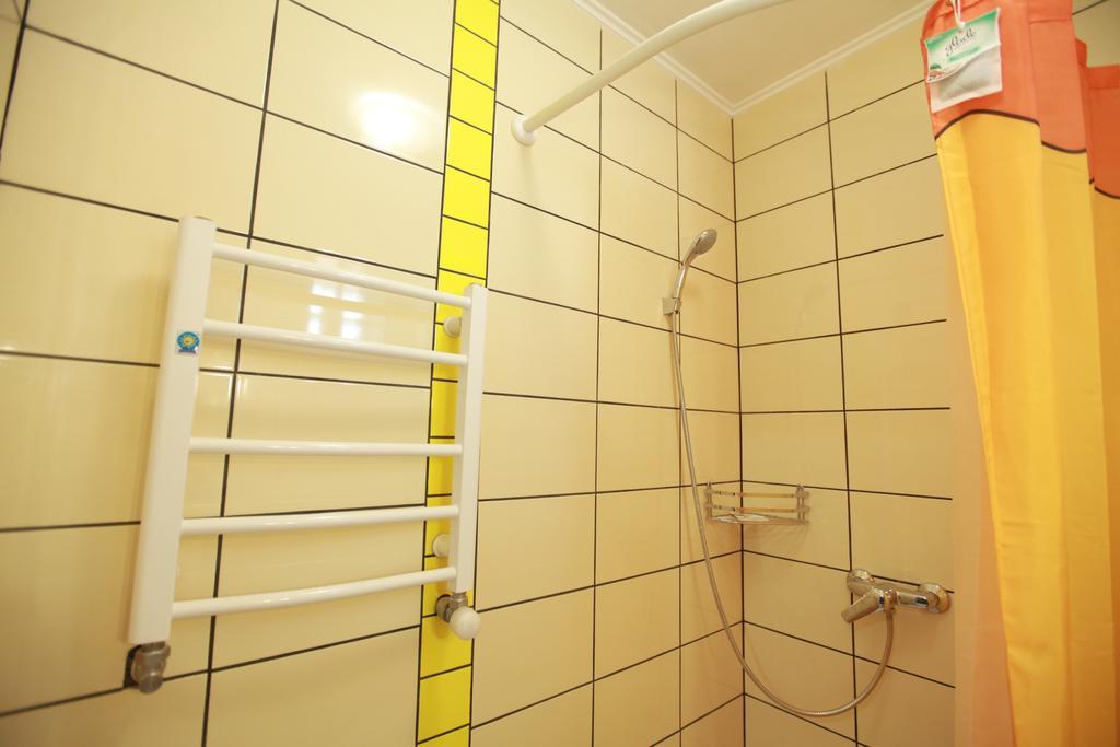 Apartment On Zaliznychna Lviv Værelse billede